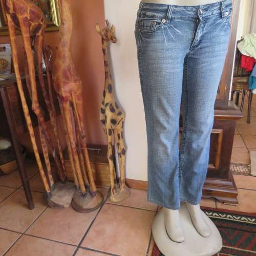 Ultra sexy low rise LEGIT blue denim jeans in size 32/8. Pockets back and front.Skinny straight leg