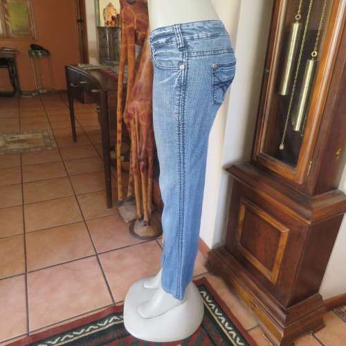 Ultra sexy low rise LEGIT blue denim jeans in size 32/8. Pockets back and front.Skinny straight leg