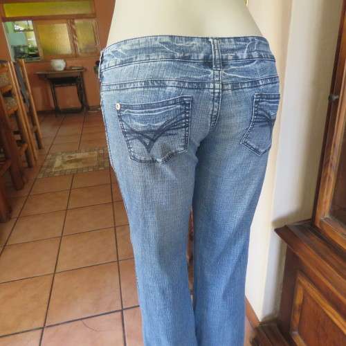 Ultra sexy low rise LEGIT blue denim jeans in size 32/8. Pockets back and front.Skinny straight leg