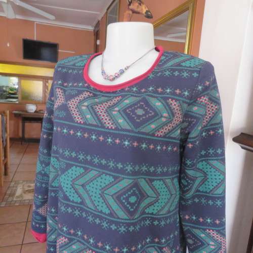 Ethnic look slip over long top in navy,jade and crimson colours, Size 36 to 38. New condition.