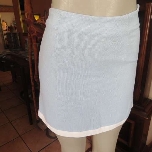 Stunning fully lined baby blue mini skirt with white seam in size 30/6. Pencil style. New condition