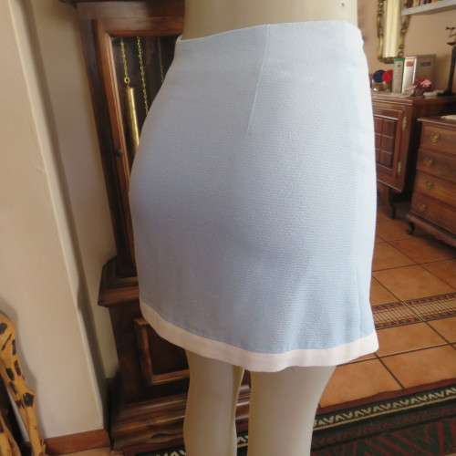 Stunning fully lined baby blue mini skirt with white seam in size 30/6. Pencil style. New condition