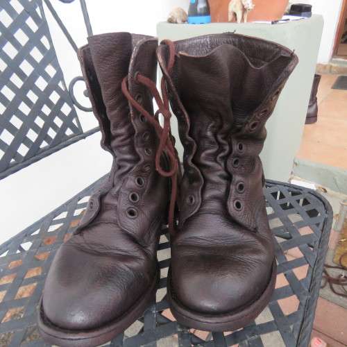 Pair SADF genuine brown leather boots in size 6 issued 2012 by DWS. Army size 247W.Good cond.