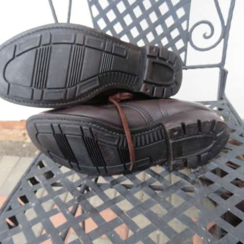 Pair SADF genuine leather brown boots in size 8.5 issued 2010 by DWS. Army size 270M.Good cond.
