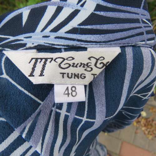 Fabutous 2 piece blouse set in navy with steel blue and white pattern. Size 48/28 by TUNG TAI.As new