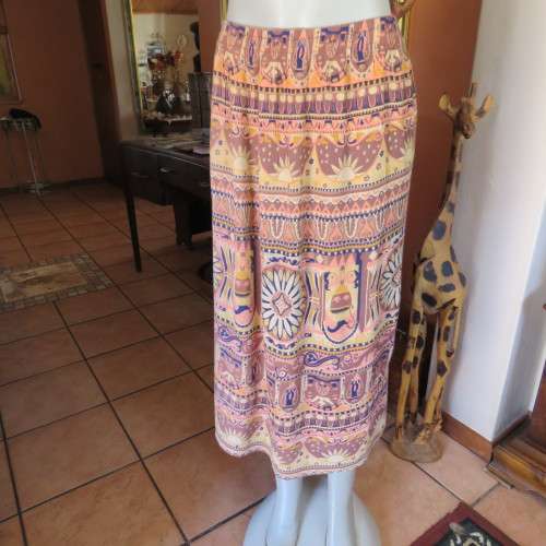 Baroque printed creased viscose skirt. Size 36/12. Low calf length. Elasticated waist.Good condition