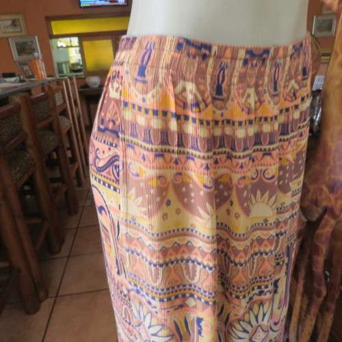 Baroque printed creased viscose skirt. Size 36/12. Low calf length. Elasticated waist.Good condition