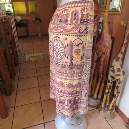 Baroque printed creased viscose skirt. Size 36/12. Low calf length. Elasticated waist.Good condition