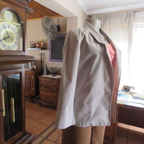 High quality JULIE WHYTE ecru colour 100% cotton vintage jacket. Size 32/8 .Good condition.