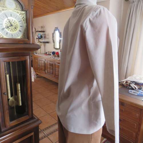 High quality JULIE WHYTE ecru colour 100% cotton vintage jacket. Size 32/8 .Good condition.