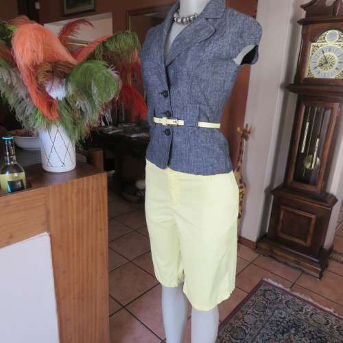 Cute mottled grey capped sleeve top. Size 30/6. By Identity. Cotton and linen blend. As new.