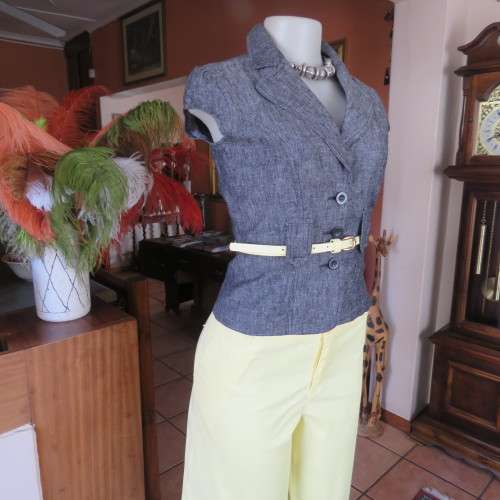 Cute mottled grey capped sleeve top. Size 30/6. By Identity. Cotton and linen blend. As new.