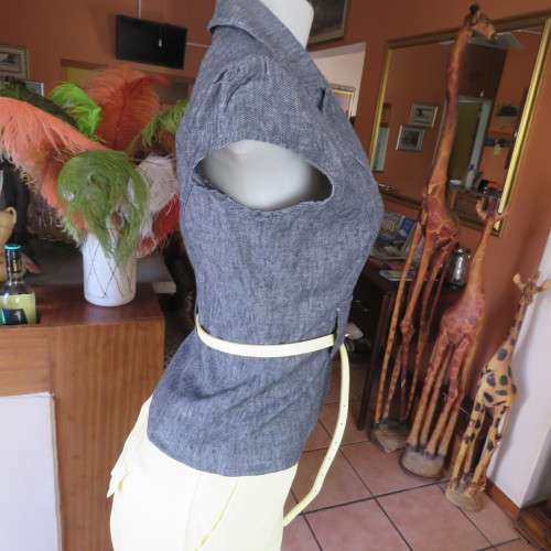 Cute mottled grey capped sleeve top. Size 30/6. By Identity. Cotton and linen blend. As new.