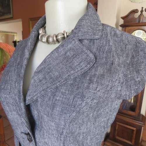 Cute mottled grey capped sleeve top. Size 30/6. By Identity. Cotton and linen blend. As new.