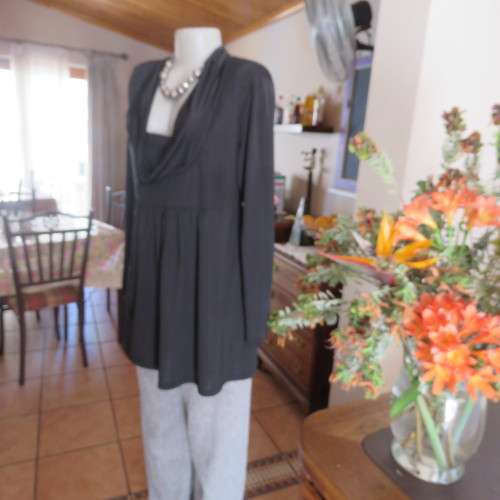 Black long sleeve silky stertch loose top. Cowl neckline. Size 42/18. By Image. Good condiyion.