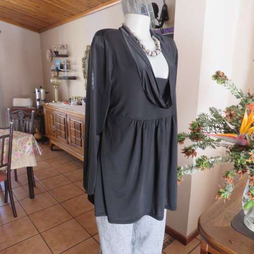 Black long sleeve silky stertch loose top. Cowl neckline. Size 42/18. By Image. Good condiyion.