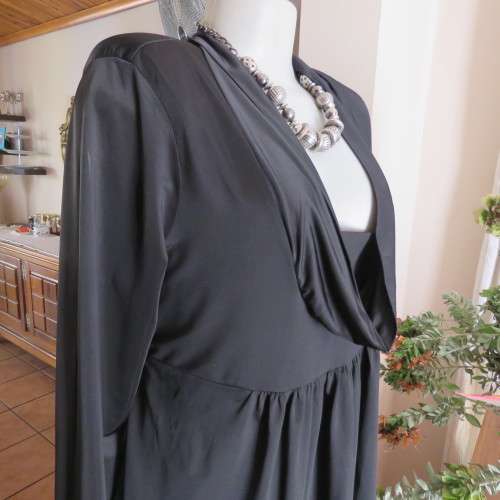 Black long sleeve silky stertch loose top. Cowl neckline. Size 42/18. By Image. Good condiyion.