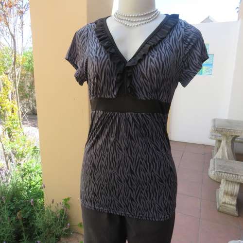 Sexy little animal print top. Empire front. V-neckline.Size 32/8. By Insync Formal. New condition.