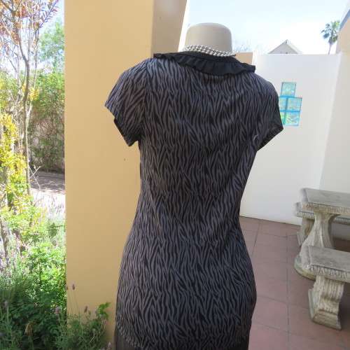 Sexy little animal print top. Empire front. V-neckline.Size 32/8. By Insync Formal. New condition.