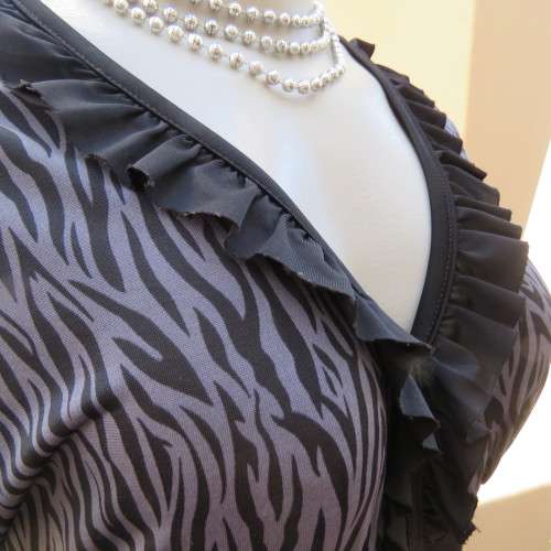 Sexy little animal print top. Empire front. V-neckline.Size 32/8. By Insync Formal. New condition.