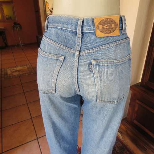 Ladies high waist boyfriend denim jeans. Skinny legs. Size 34/10. By RIVER TRADER. Distressed look.