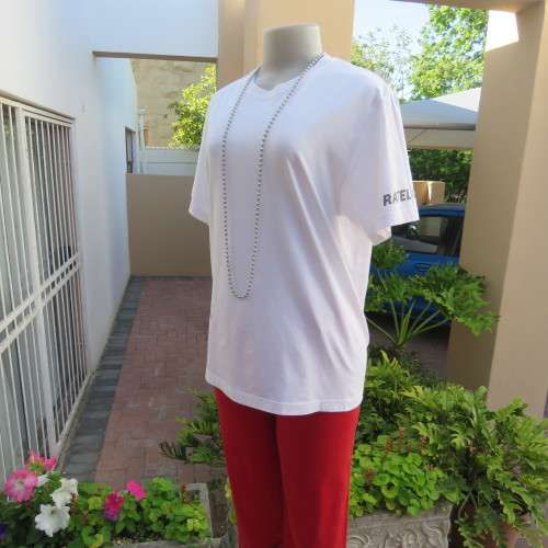 White short sleeve T-shirt. Logo of Extreme Mountain Bike Challenge. Size 36/12. By HANES. As new.
