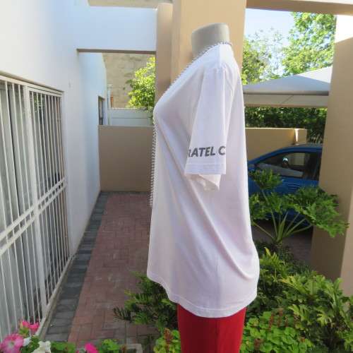 White short sleeve T-shirt. Logo of Extreme Mountain Bike Challenge. Size 36/12. By HANES. As new.