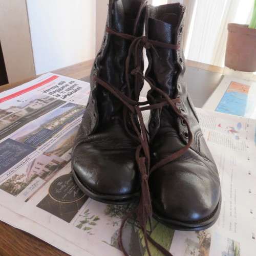 Pair SADF brown genuine leather boots. Size 8 1/2 army size 270W by DWS issued 2010. Good condition.