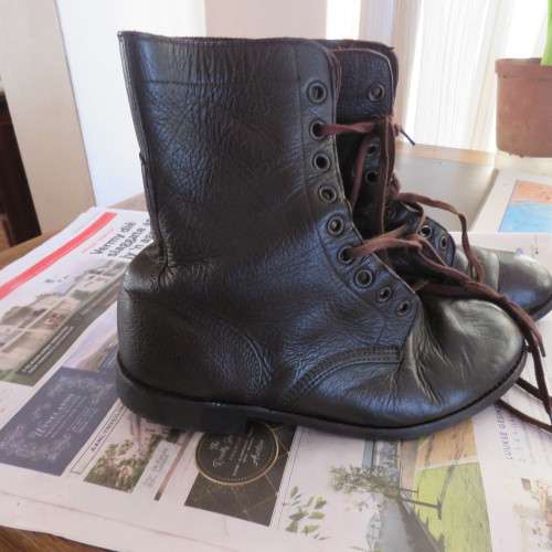 Pair SADF brown genuine leather boots. Size 8 1/2 army size 270W by DWS issued 2010. Good condition.