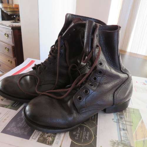 Pair SADF genuine leather boots. Size 8 1/2 army size 270W. Issued 2010. By DWS. Good condition.