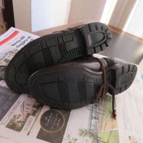 Pair SADF genuine leather boots. Size 8 1/2 army size 270W. Issued 2010. By DWS. Good condition.