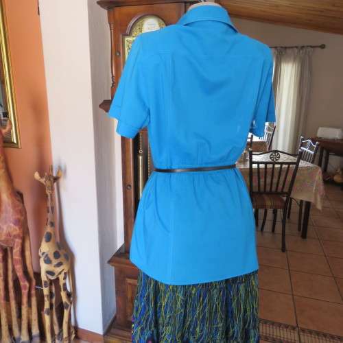 Cobalt blue long DONNA-CLAIRE short sleeve button down top. V-front with collar. Size 42/18. As new.