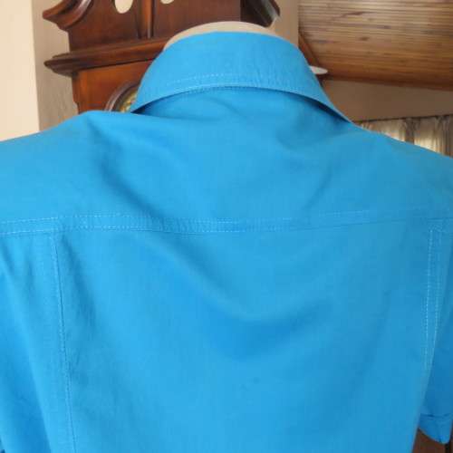 Cobalt blue long DONNA-CLAIRE short sleeve button down top. V-front with collar. Size 42/18. As new.
