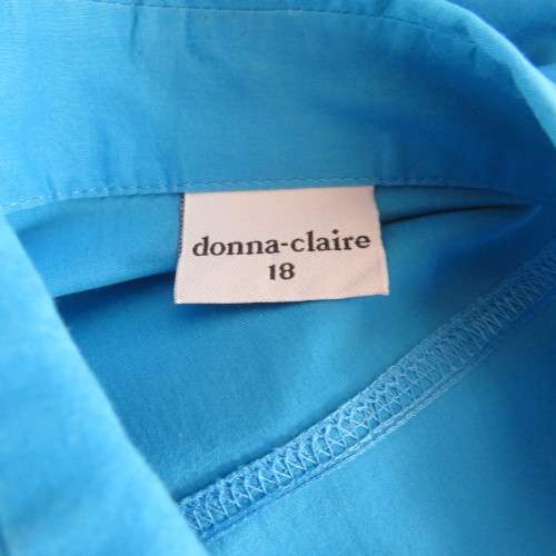 Cobalt blue long DONNA-CLAIRE short sleeve button down top. V-front with collar. Size 42/18. As new.
