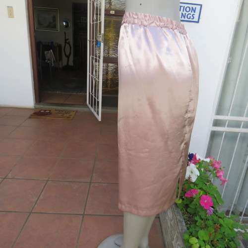 Glamour calf length nude colour skirt. Fully lined elasticated waist. Size 36/12. New condition.
