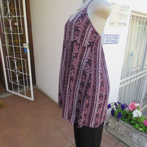 Expecting a summer baby? Cool maternity halter neck top. Elasticated back. Size 34-36. As new.