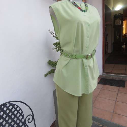 Sleeveless mint green button down top high banded collar. Size 38/14. By WOOLWORTHS. Good condition.