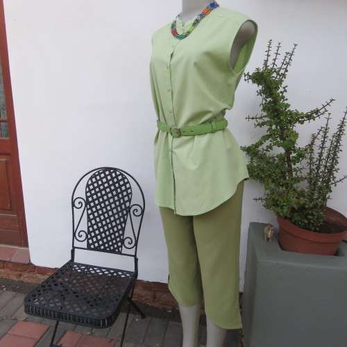 Sleeveless mint green button down top high banded collar. Size 38/14. By WOOLWORTHS. Good condition.