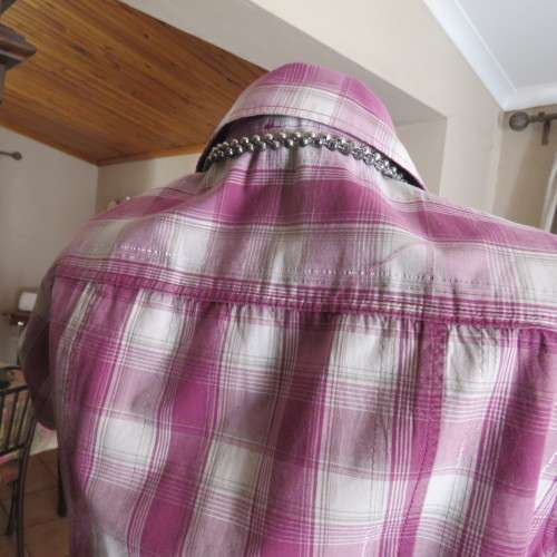 Casual checked capped sleeve top. Two small front pockets. Size 36/12. By OBR. Good condition.