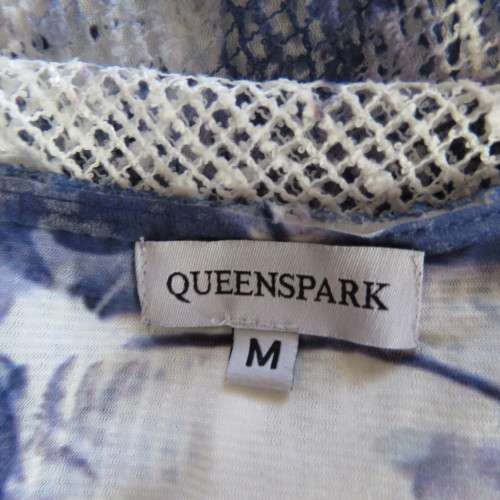 Top of the line QUEENSPARK top. Decorated with sequins. Rounded overlay. Size 38/14. New condition.