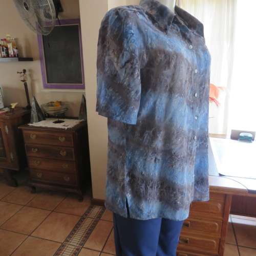 Stunning fully embroidered top in medley of blues. Button down Size 36/12. By ML CLASSICS. As new.