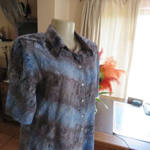 Stunning fully embroidered top in medley of blues. Button down Size 36/12. By ML CLASSICS. As new.