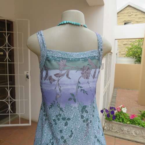 Beautiful summer shift dress with shoulder straps. Border across bust and seam. Size 34/10. As new.