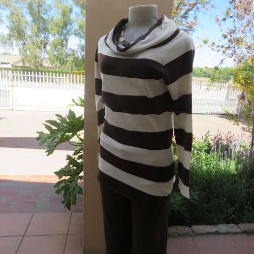 Extra long horizontal striped long sleeve pull over top. Size 38/14 by INWEAR. Good condition.