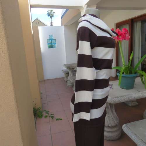 Extra long horizontal striped long sleeve pull over top. Size 38/14 by INWEAR. Good condition.