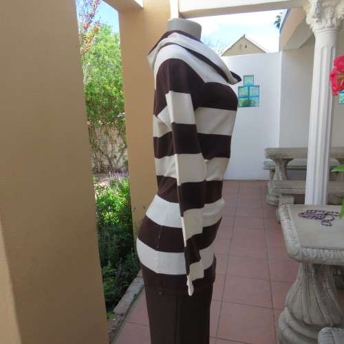 Extra long horizontal striped long sleeve pull over top. Size 38/14 by INWEAR. Good condition.