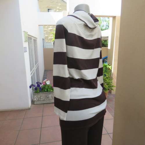 Extra long horizontal striped long sleeve pull over top. Size 38/14 by INWEAR. Good condition.