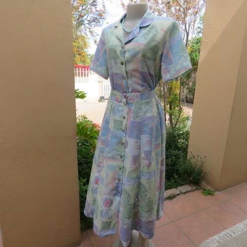 As new two piece skirt suite Short sleeve top A-line paneled skirt Size 34-10 By ` Saint Honor`