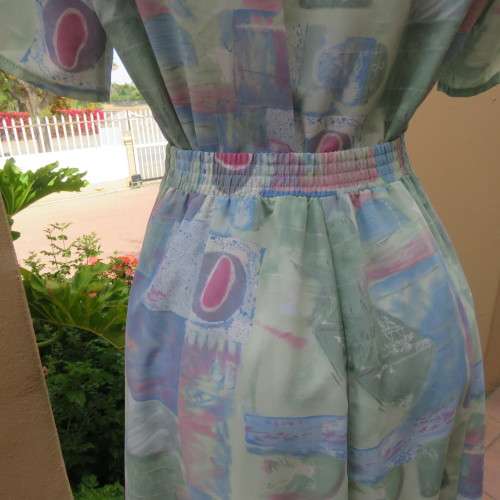 As new two piece skirt suite Short sleeve top A-line paneled skirt Size 34-10 By ` Saint Honor`