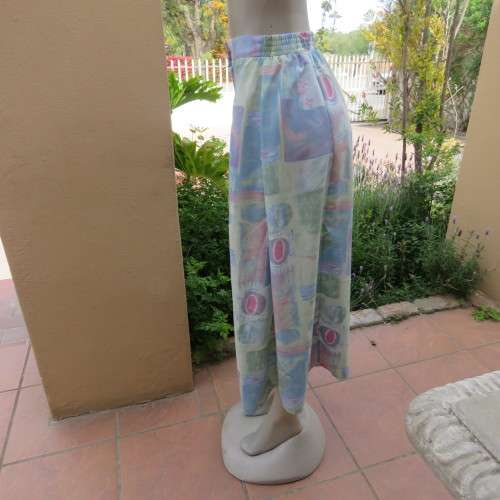 As new two piece skirt suite Short sleeve top A-line paneled skirt Size 34-10 By ` Saint Honor`